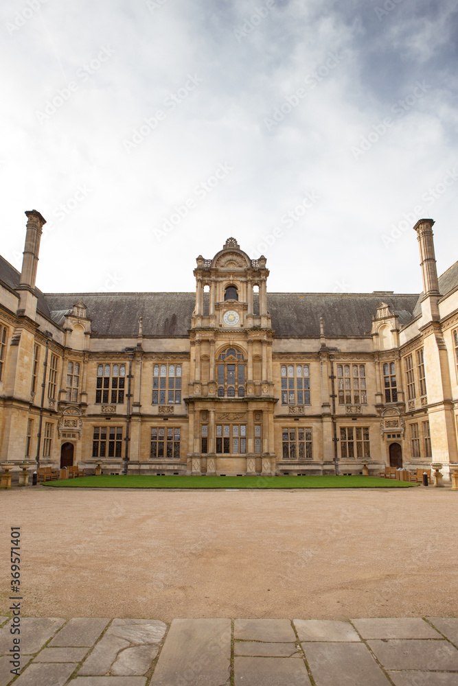 Fototapeta premium architecture and buildings around the university town of oxfordshire in england