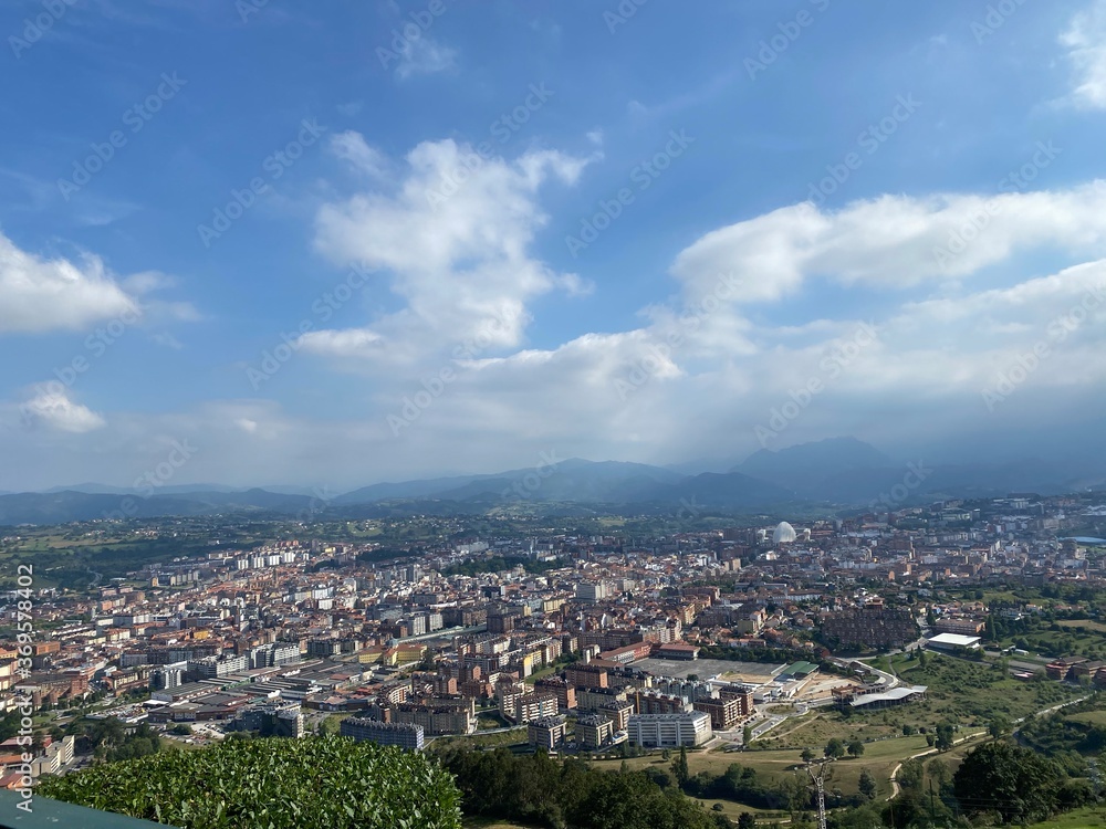 Vista de la ciudad de Oviedo desde el monte Naranjo