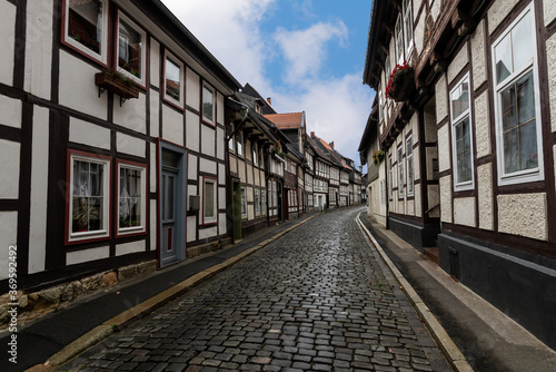 Fototapeta Naklejka Na Ścianę i Meble -  old town goslar with beautiful houses
