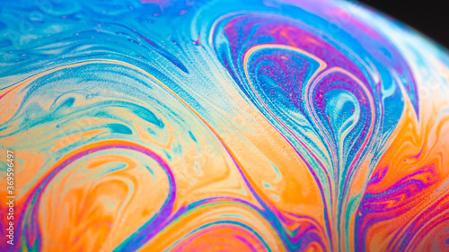 colourful patterns and rainbow effects in bubbles 
