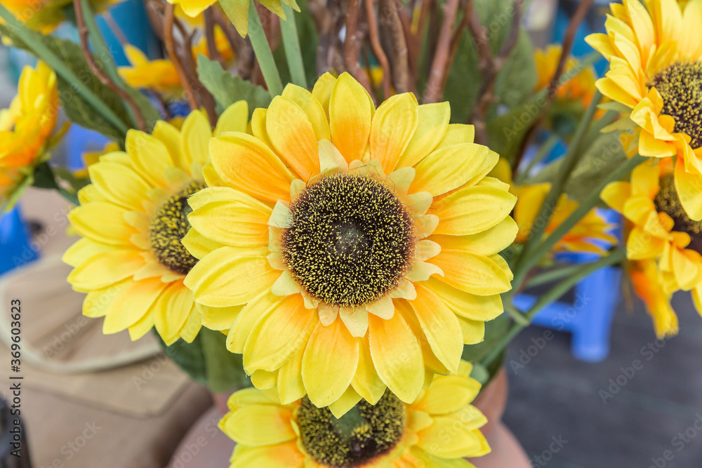 Naklejka premium Indoor sunflower flower arrangement decoration