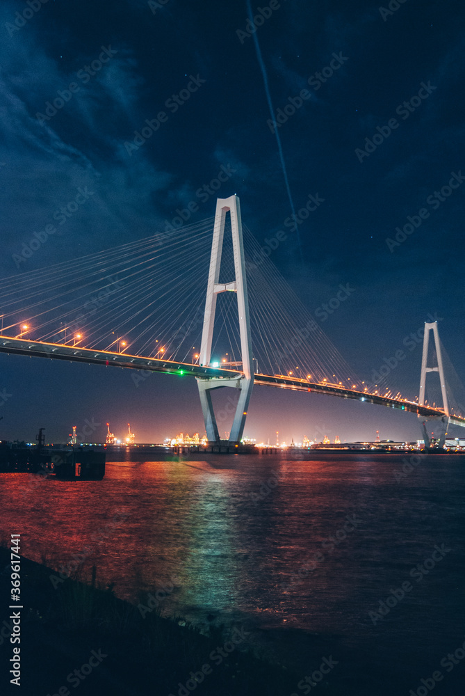 Fototapeta premium ライトアップした名古屋の夜のブリッジ