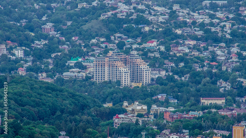 город
