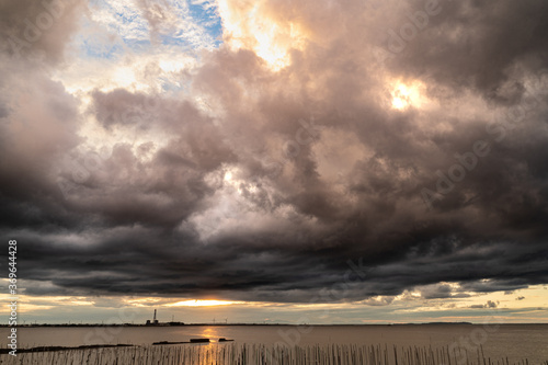 夕日　夕焼け　雲　暗雲