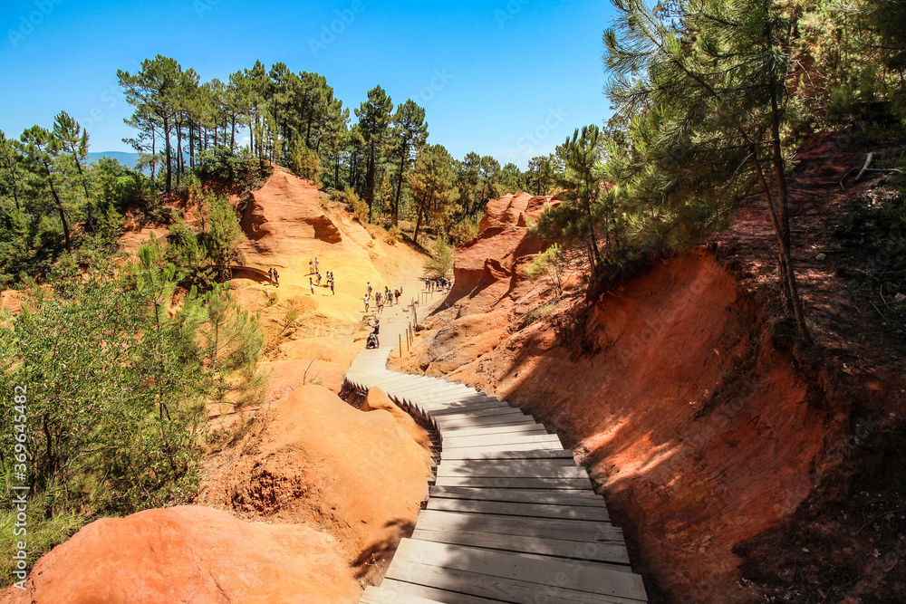 Le Sentier des Ocres in Roussillon, in Provence, south of France Stock ...