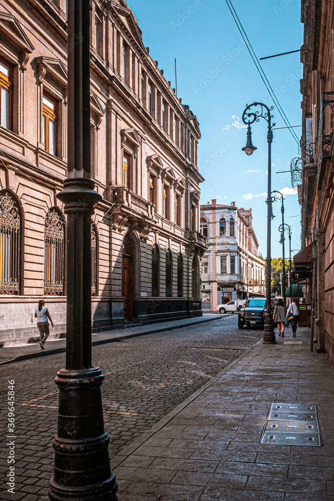 Obraz premium street in downtown Mexico City, old architecture