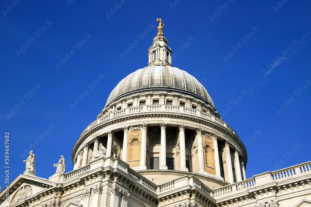 St Paul’s Cathedral London England UK built by Sir Christopher Wren which a popular tourism travel destination visitor landmark of the city stock photo St Paul’s Cathedral London England UK built by Sir Christopher Wren which a popular tourism travel destination visitor landmark of the city stock photo