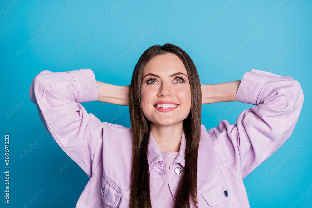 Closeup photo of attractive lady hold hands behind head toothy smile resting little nap free time look up empty space wear casual purple blazer jacket isolated blue color background Closeup photo of attractive lady hold hands behind head toothy smile resting little nap free time look up empty space wear casual purple blazer jacket isolated blue color background
