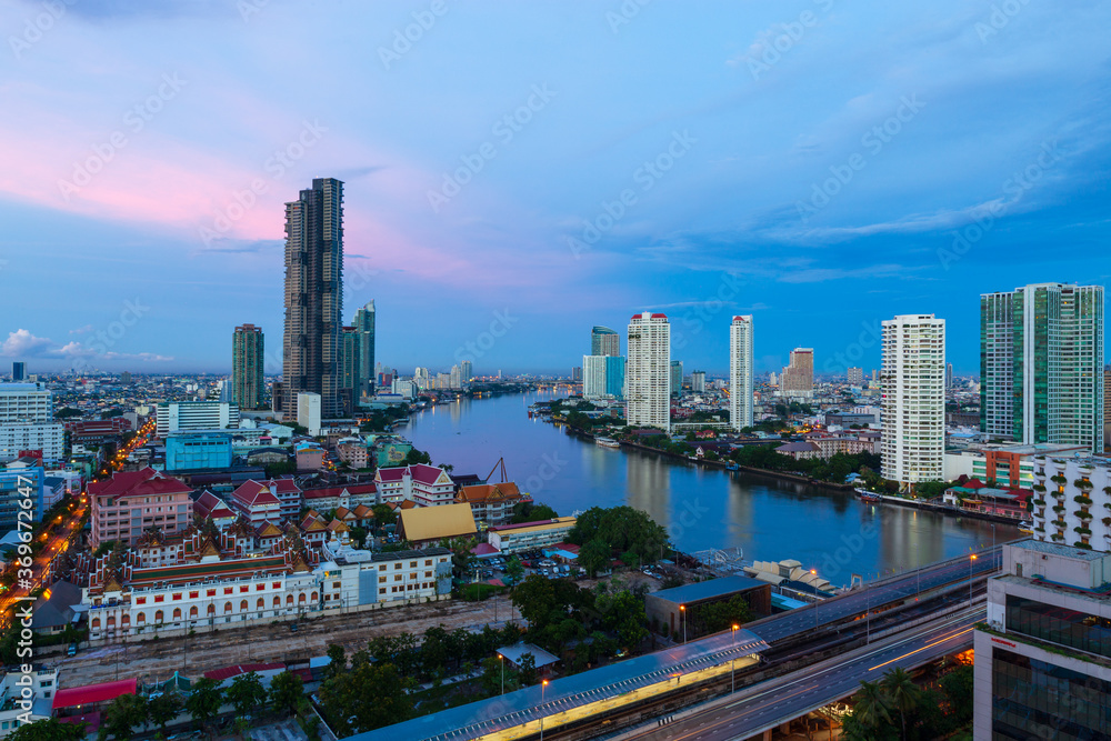 Obraz premium landscape of city on Sun sunrise. City on top view. top view see river.