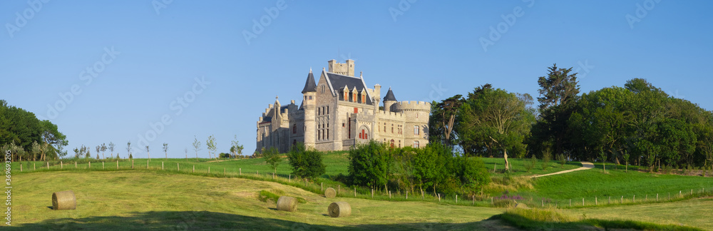 Ταπετσαρία Abbadie Castle is a 19th century French ch?teau located in the town of Hendaye
