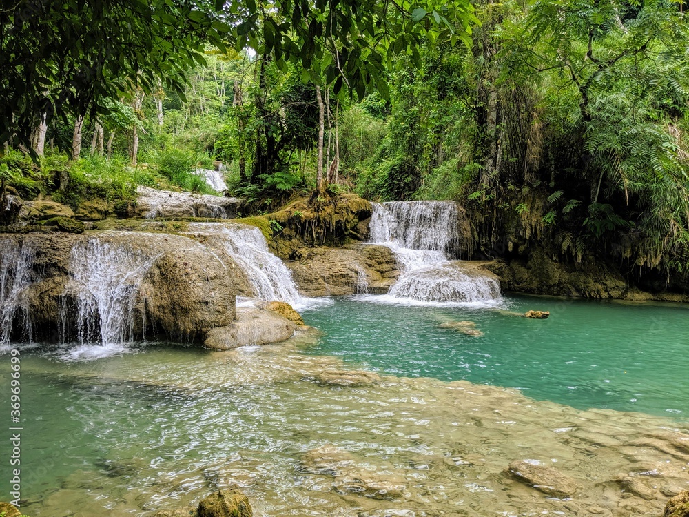 Naklejka premium kung si waterfall in the forest