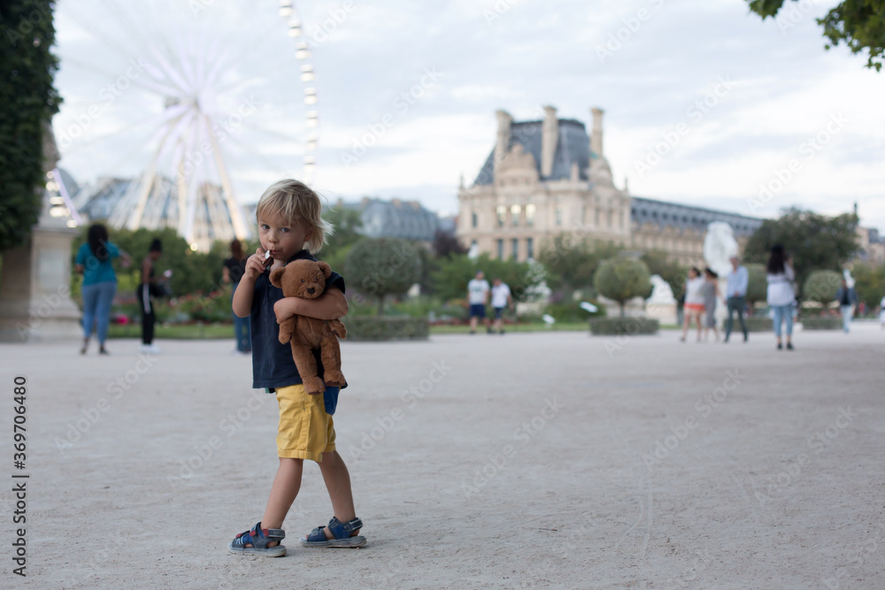 Happy family wLittle toddler boy, visiting Paris during summertimeith children, visiting Paris