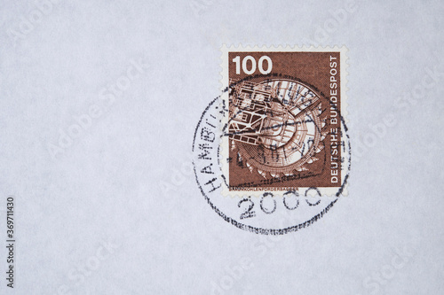 vintage retro briefmarke stamp gestempelt used alt old post letter mail brief Braunkohlenförderbagger 2000 Hamburger Flughafen 100 braun brown machine photo