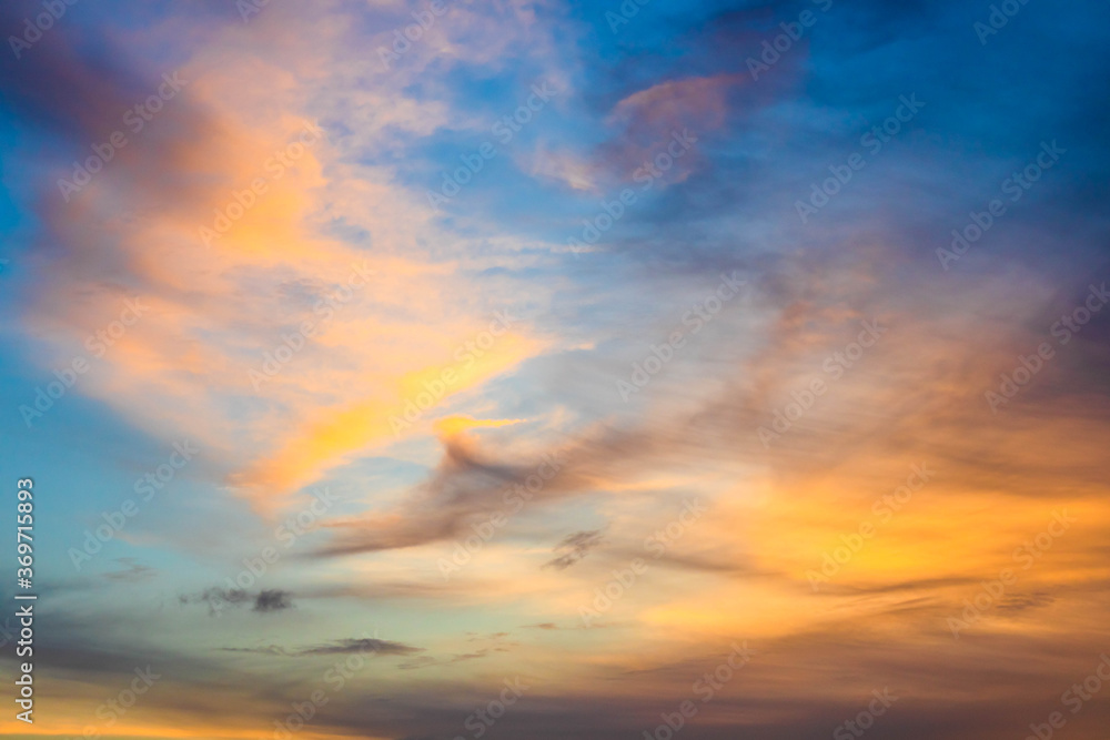 Obraz premium Beautiful sky and clouds at twilight.
