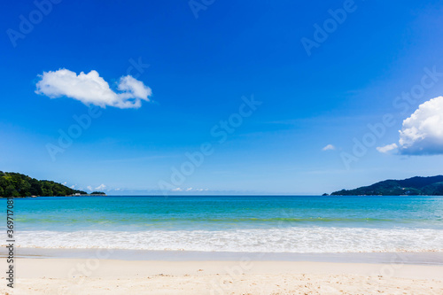 Fototapeta Naklejka Na Ścianę i Meble -  Tropical beach with blue sky at Patong Beach, Phuket, Thailand.