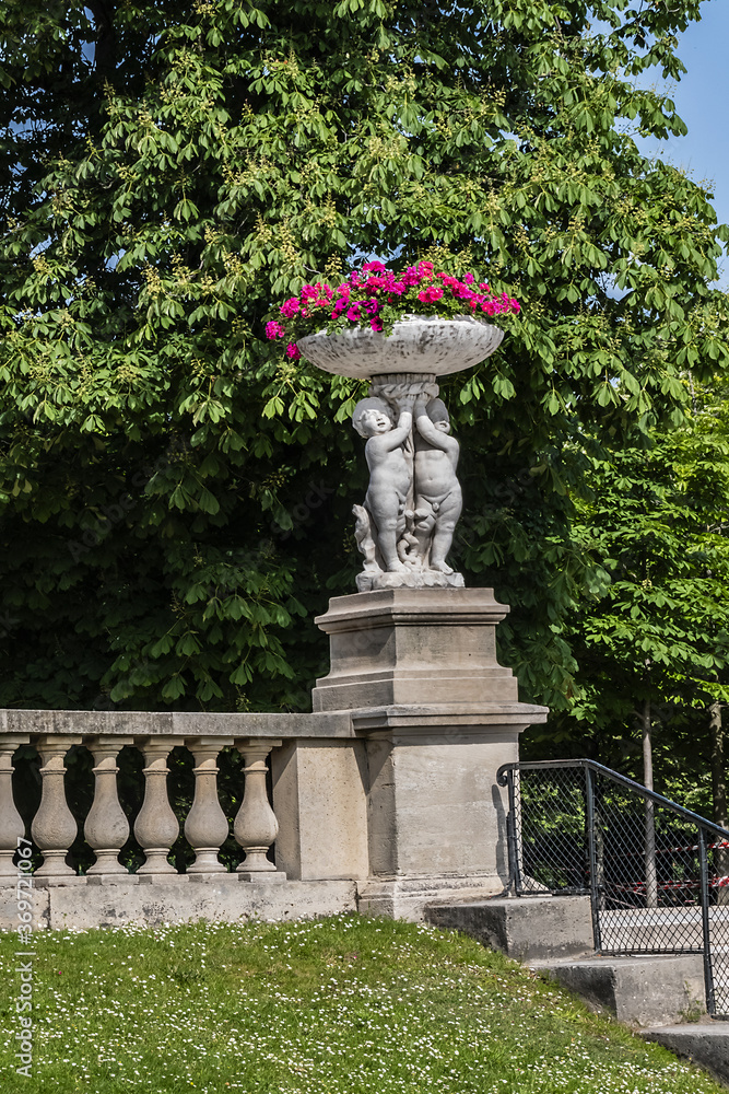 Ancient statues and flowers in Luxembourg Garden (Jardin du Luxembourg, 1612). Jardin du Luxembourg - second largest Public Park in Paris. France.