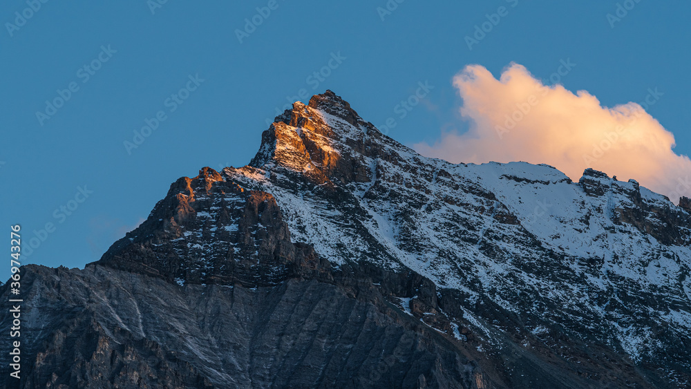 Obraz premium Mountain in Yading during sunset