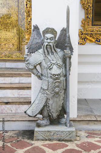 Fotografía Chinese stone guardian statue in Wat Pho buddhist temple complex in Bangkok, Tha