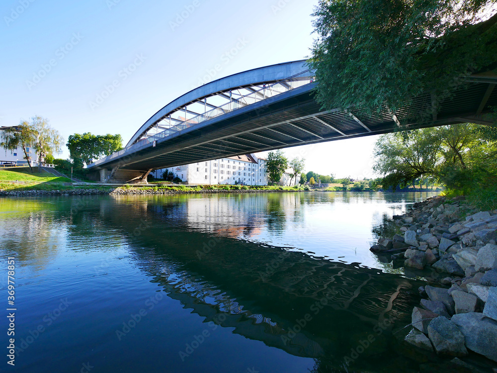 Straubing, Deutschland: Eine Brücke über die Donau Straubing, Deutschland: Eine Brücke über die Donau