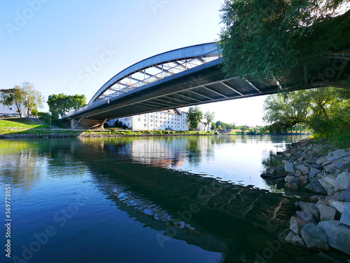Straubing, Deutschland: Eine Brücke über die Donau