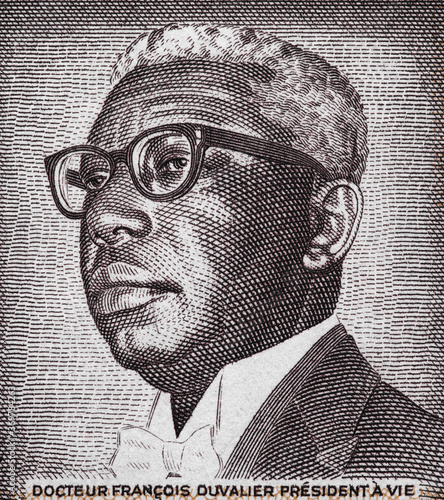 Foto Francois Duvalier portrait on Haiti one gourde banknote closeup macro, haitian money close up