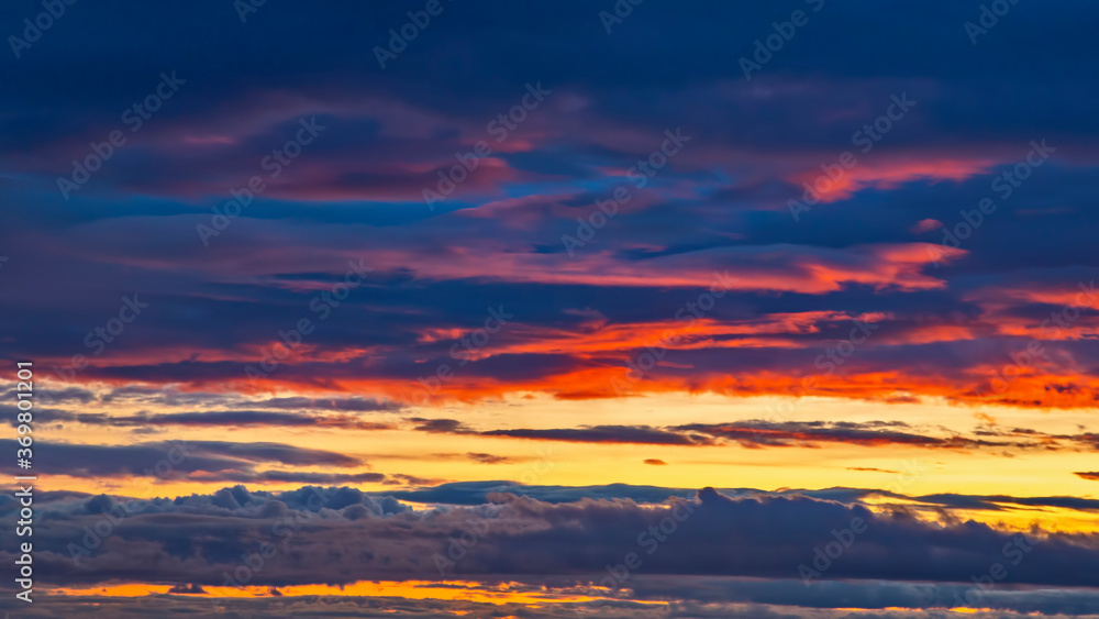 Obraz premium Unrealistic colorful sunset in the lush clouds in Iceland