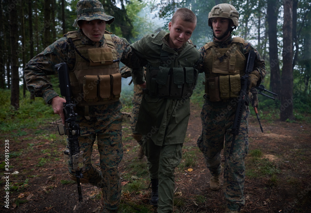 Fototapeta premium marines capture terrorist alive