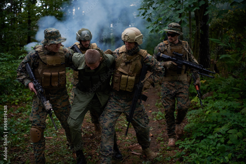 Fototapeta premium marines capture terrorist alive