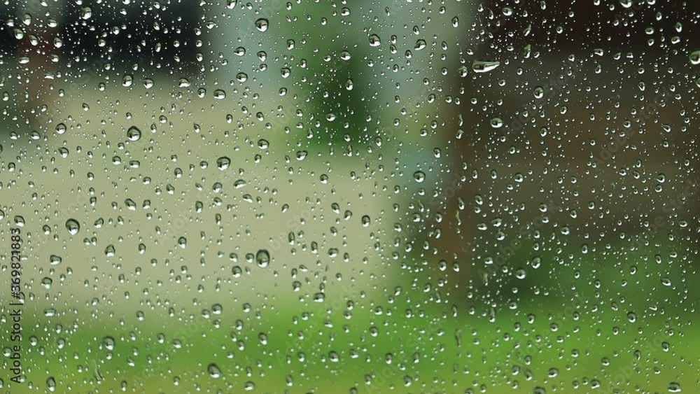 ガラス窓に滴る雨 雨滴 水滴 ガラス窓に滴る雨 雨滴 水滴