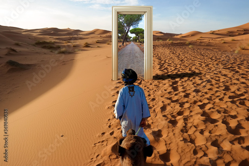 Photos Teleport in the desert,Another location is visible through the door in front of