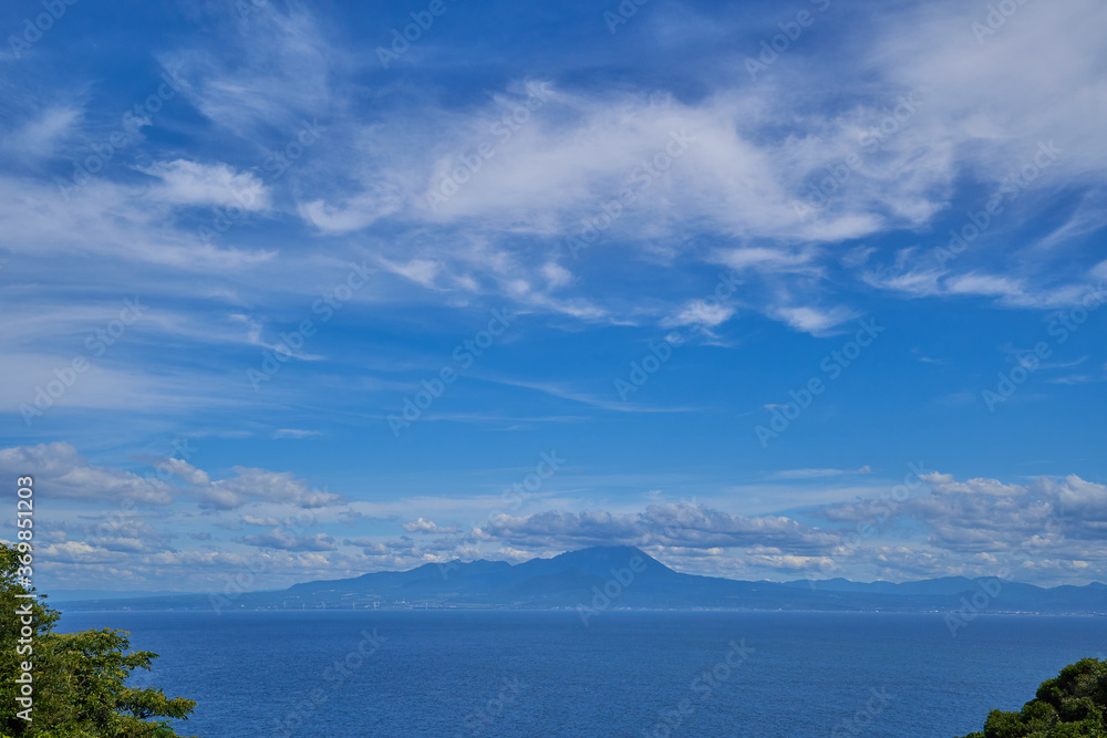 島根半島の最尖端の地蔵崎から大山(だいせん)方面眺望