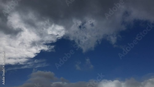 Wallpaper Mural 夏の北海道の暗雲と青空と白い雲　タイムラプス Torontodigital.ca