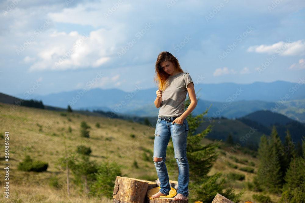 girl posing and gesturing in the mountains