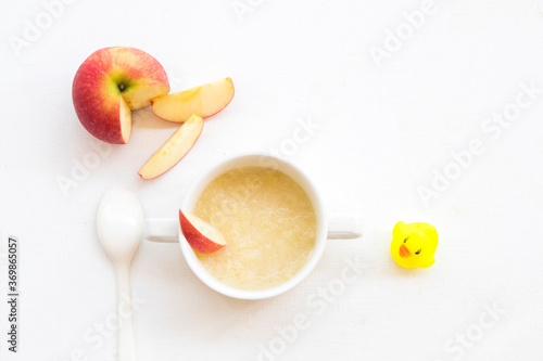 Foto mix apple mashed with milk healthy foods health care for baby eats breakfast arr