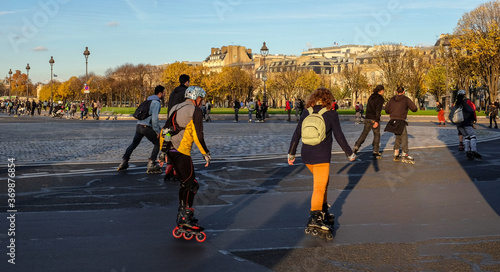 Photography Young people are skating at Les Invalides in Paris
