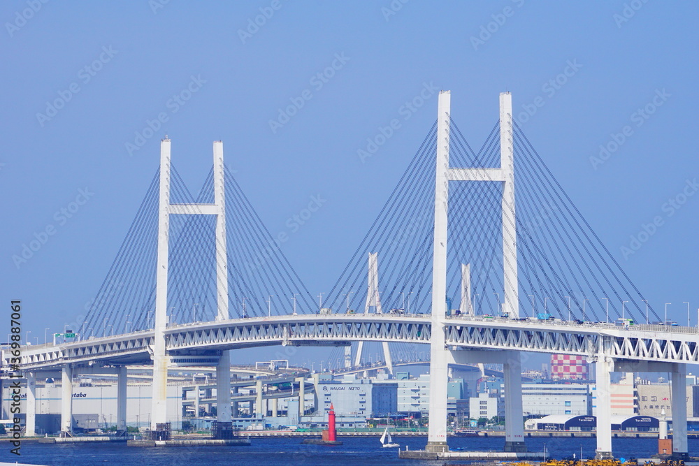 横浜ベイブリッジと青空