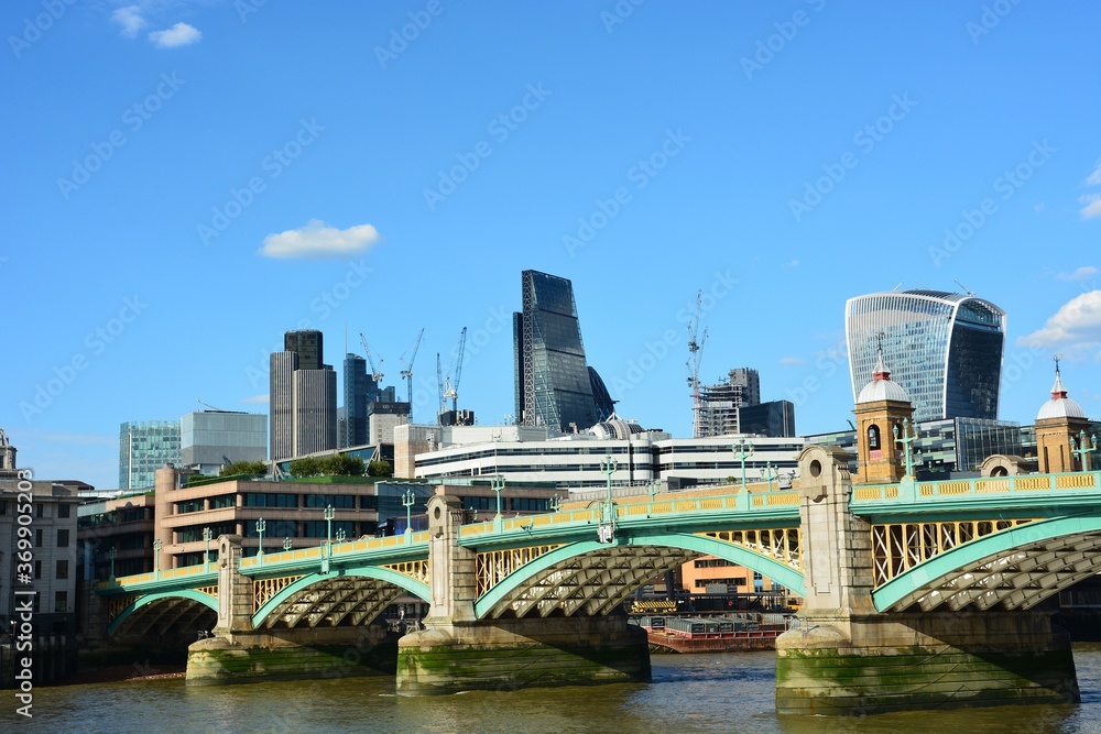 london bridge over river thames