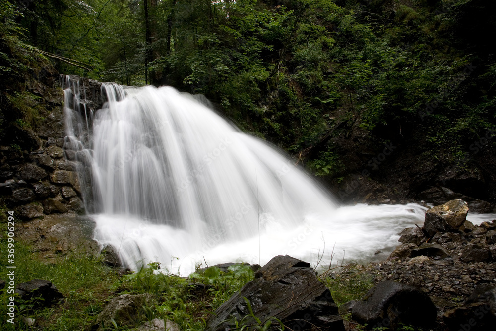 Fototapeta premium Wasserfall bei Fischen am Toblerweg