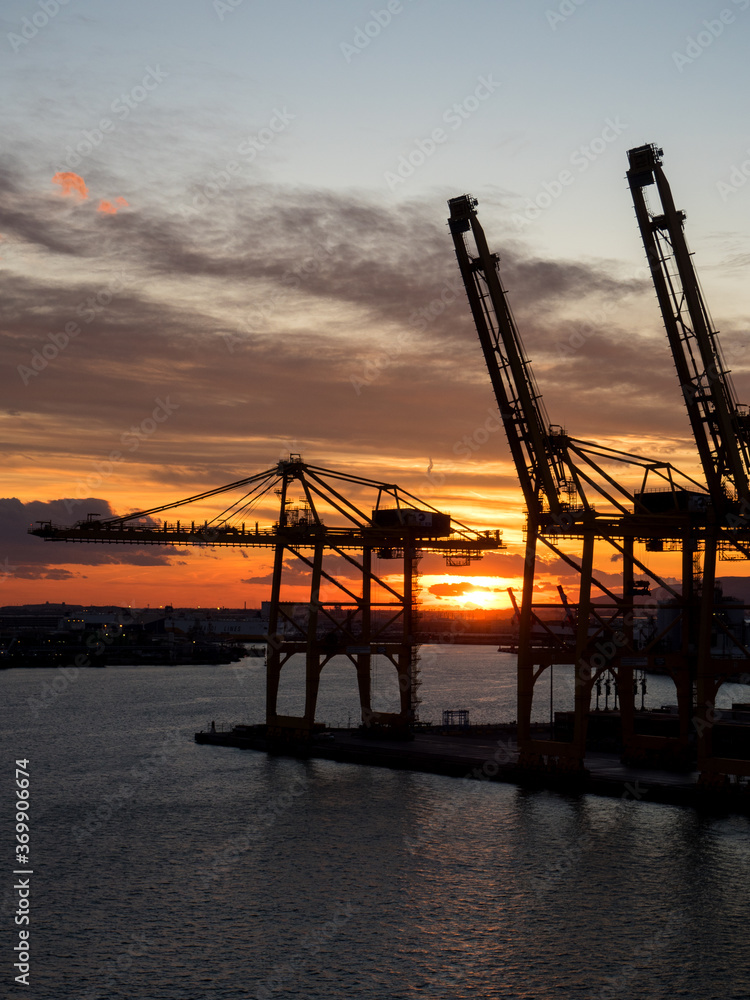 Fototapeta premium Su goes Down, habour in Barcelona