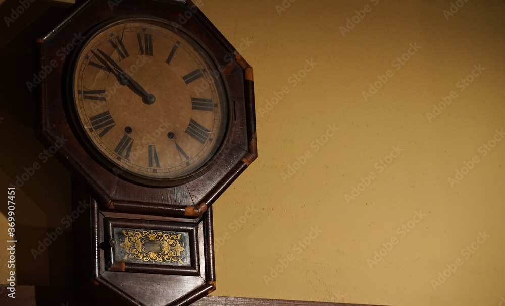 Naklejka premium old clock on a wall