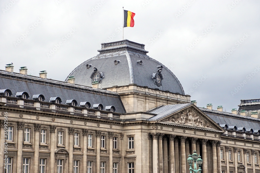Obraz premium View at the Building of Royal Palace in Brussels. Brussels is the capital of Belgium.