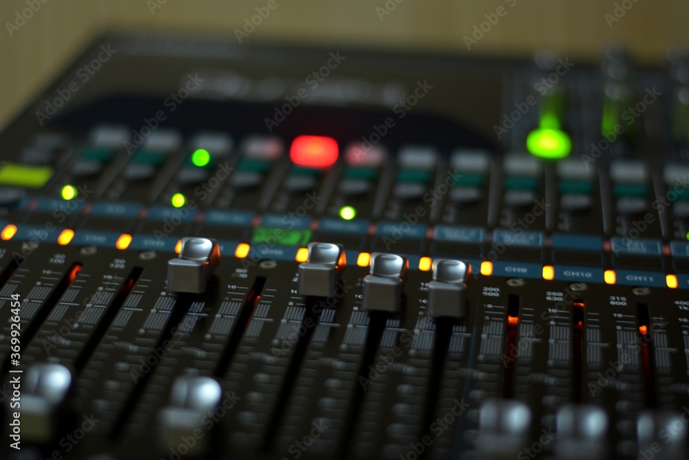 audio mixing console audio mixing console