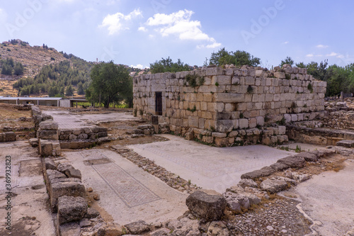 Billede på lærred Excavations in archaeology park of Samaria settlement