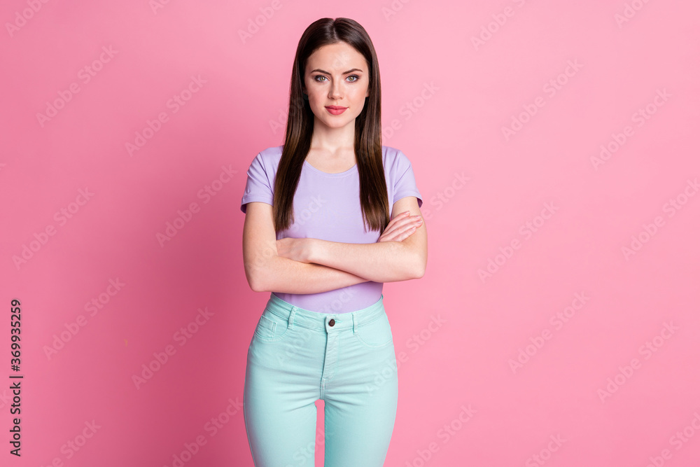 Photo of attractive pretty nice business lady good mood arms crossed self-confident bossy person chief wear casual violet t-shirt teal pants isolated pink pastel color background Photo of attractive pretty nice business lady good mood arms crossed self-confident bossy person chief wear casual violet t-shirt teal pants isolated pink pastel color background