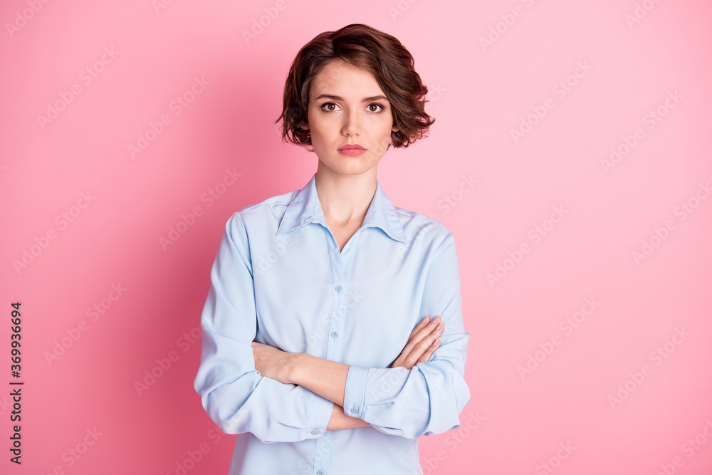 Photo of attractive charming business lady serious expression not smiling hold arms crossed good mood self-confident successful worker wear blue shirt isolated pink color background Photo of attractive charming business lady serious expression not smiling hold arms crossed good mood self-confident successful worker wear blue shirt isolated pink color background