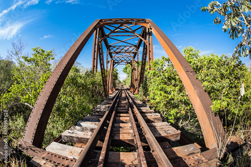 Steel bridge on the railway  over Pari River - Palmital - Sussui  SP  Brazil