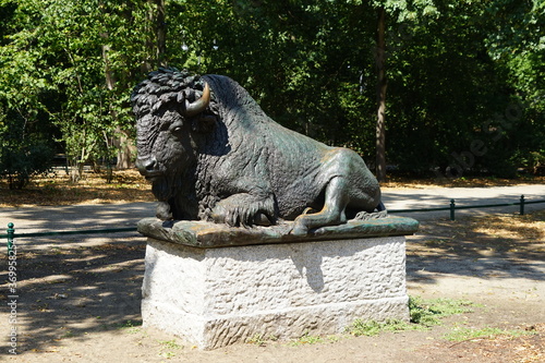 Bisonskulptur im Tiergarten Berlin