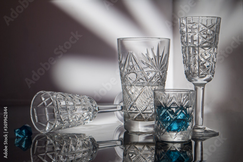 Fényképezés Crystal glasses on a mirror surface and a beautiful background