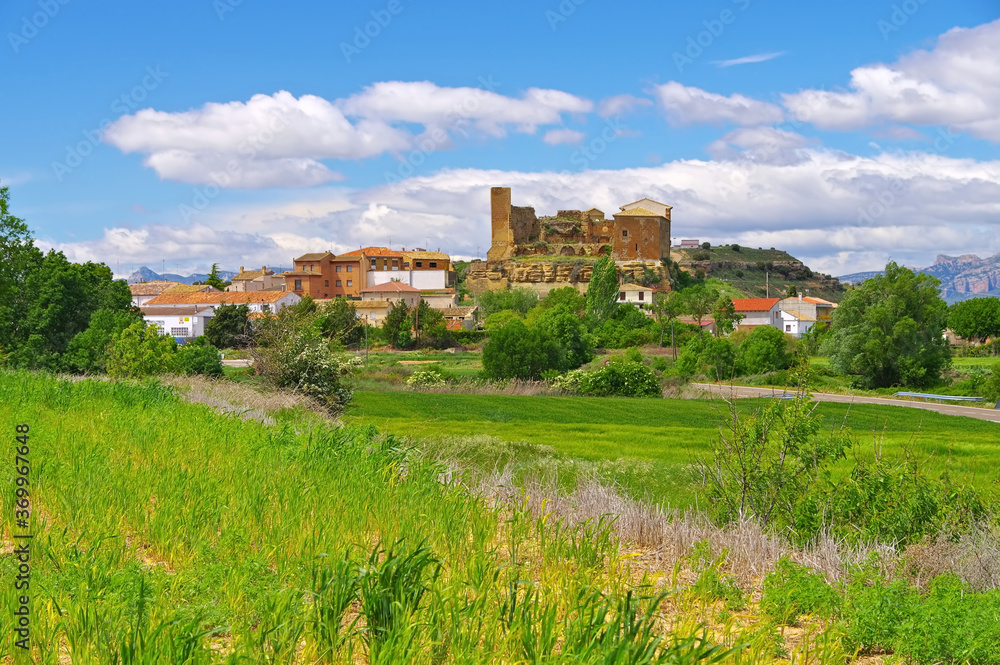 die mittelalterliche Stadt Novales in Aragon, Spain - the medieval town of Novales in Aragon