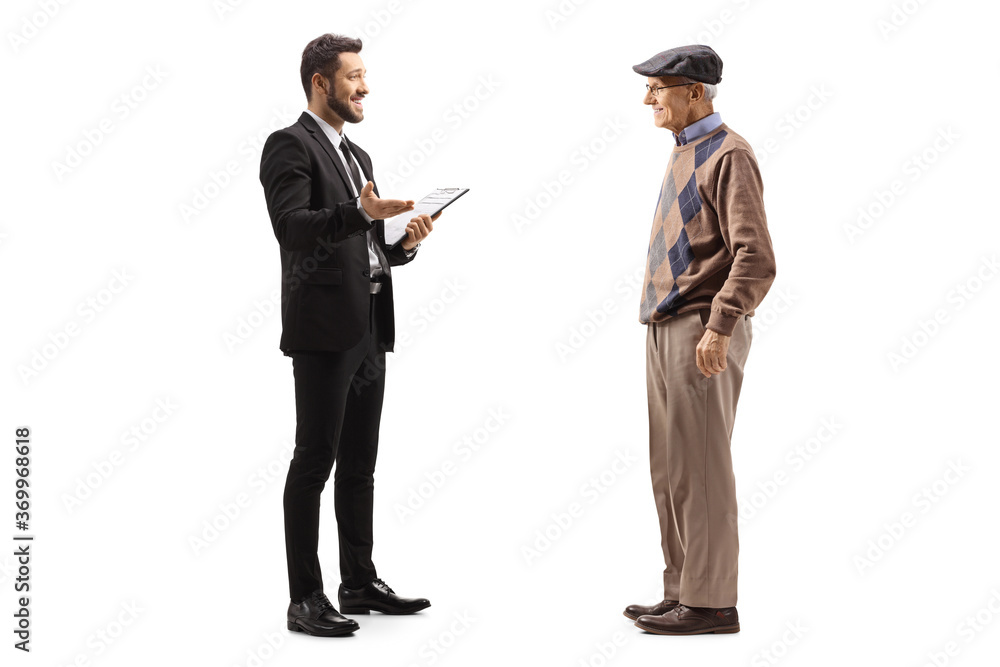 Obraz premium Businessman holding a clipboard and talking to an elderly man